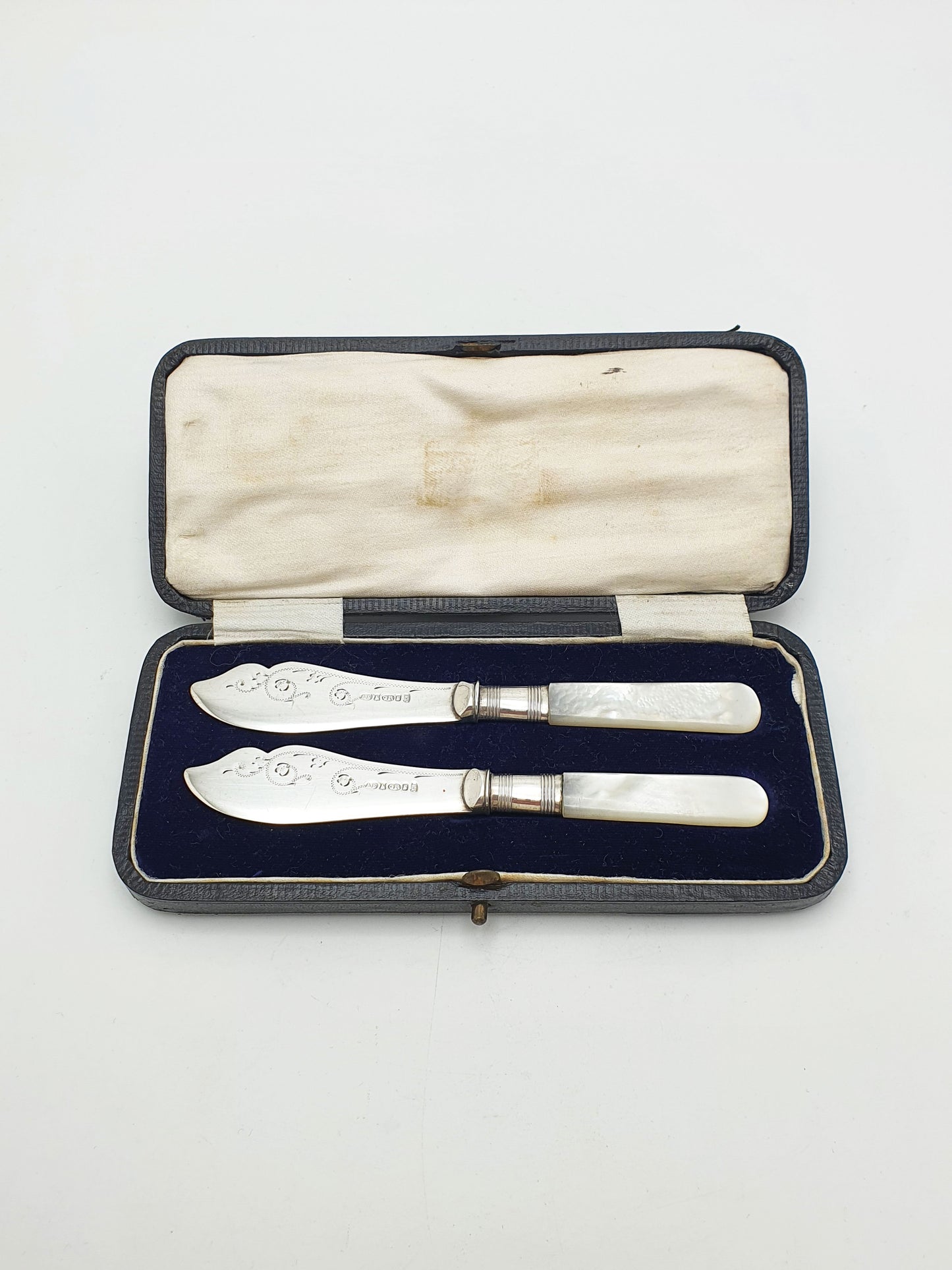 Pretty Pair of Antique Butter Spreaders with Mother-of-Pearl Handles – circa 1900