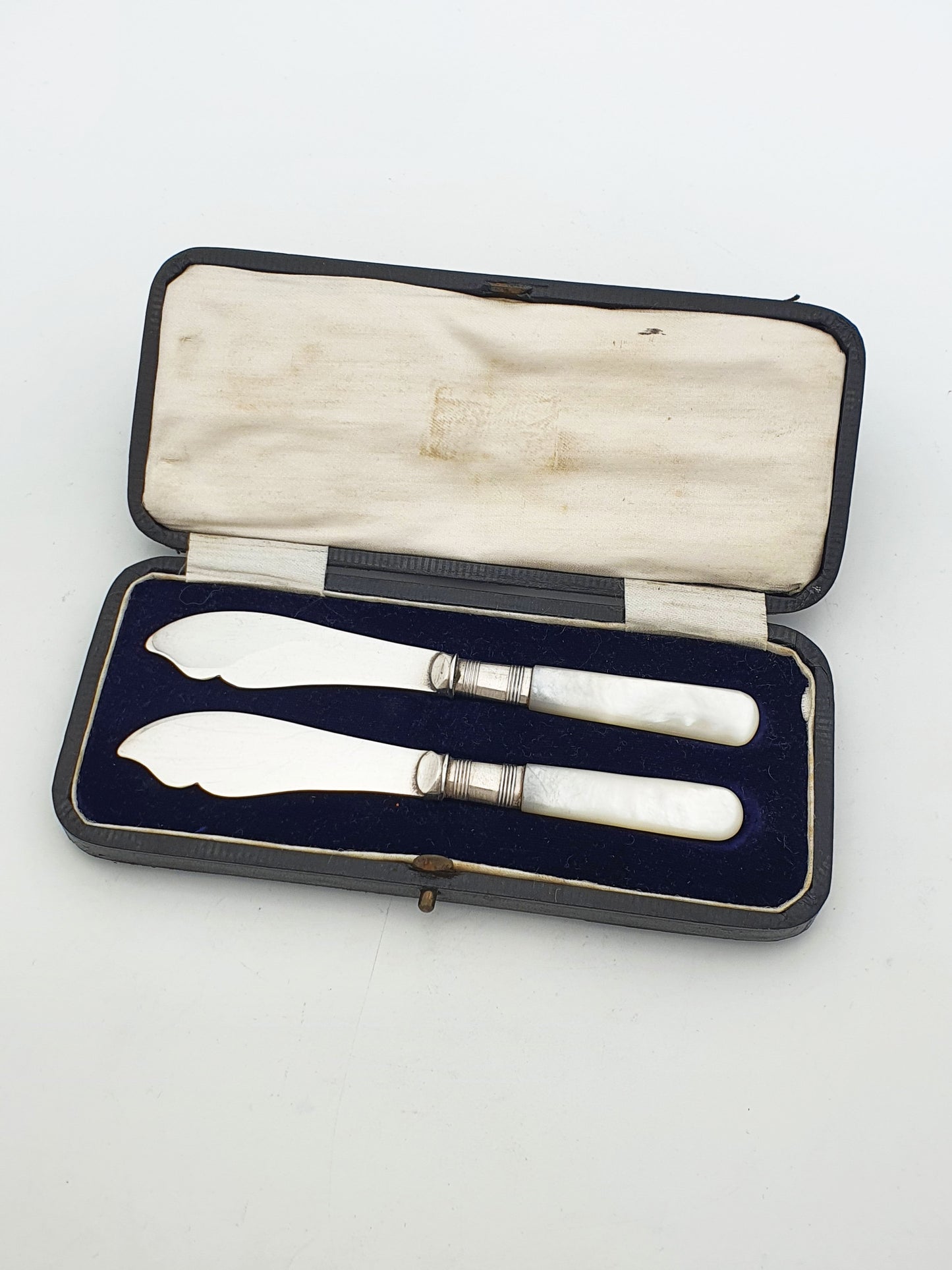 Pretty Pair of Antique Butter Spreaders with Mother-of-Pearl Handles – circa 1900