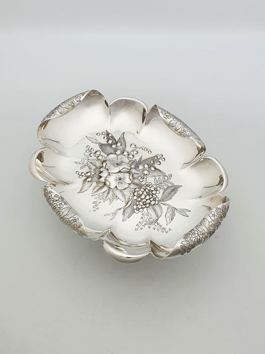 Beautiful Antique Victorian Fruit Dish With Engraved Floral Centre – circa 1890