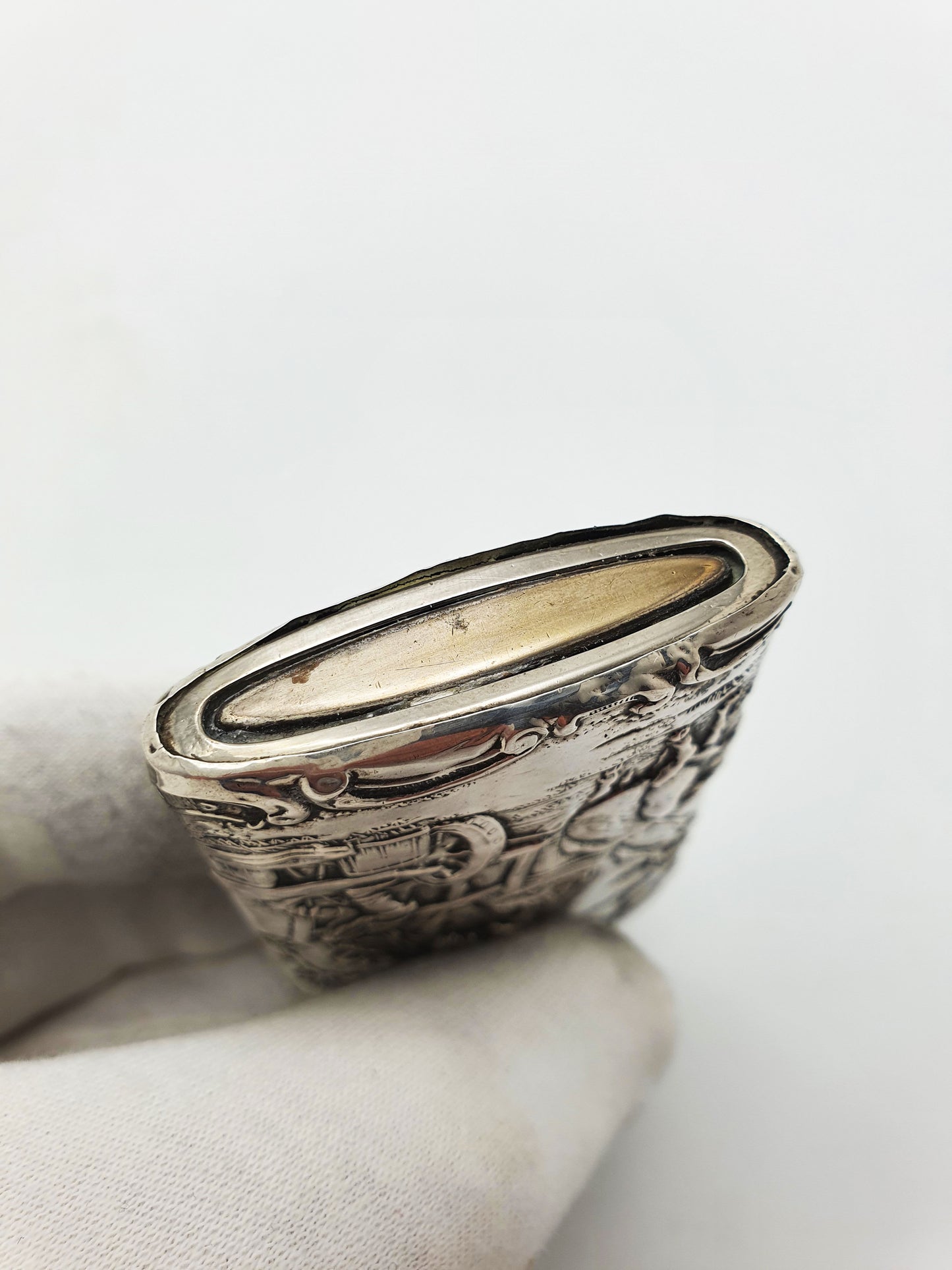 Continental 800 Silver Sleeved Vesta Case With Scenic Relief – circa 1900