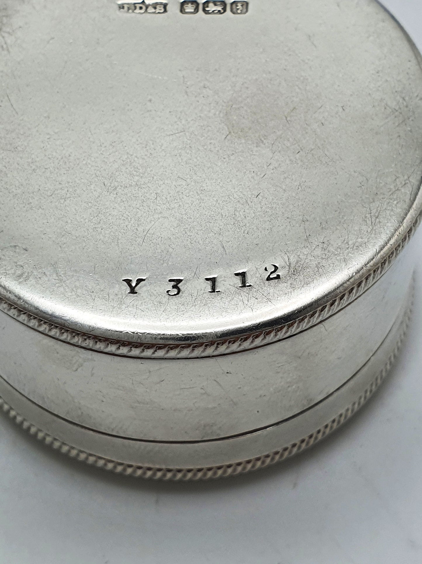 Antique George V Sterling Silver Engine Turned Round Pill Box - 1917