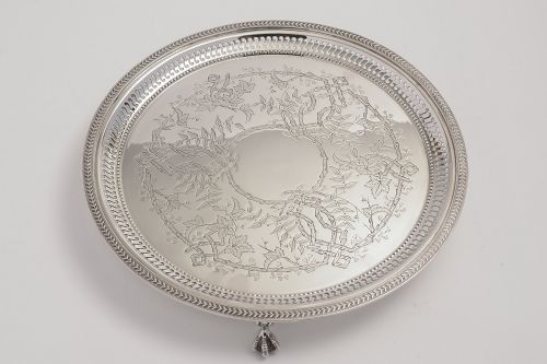 Lovely Victorian pierced and engraved silver plated salver/tray.
