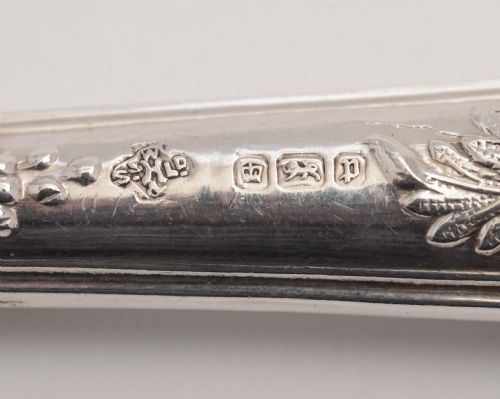 Boxed set of 12 Silver Handled fruit knives.