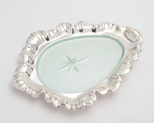A stunning Victorian shell shaped silver plated cheese dish