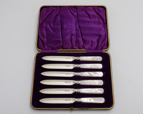 Cased set of 6 Sterling Silver & Mother of Pearl Fruit Knives.