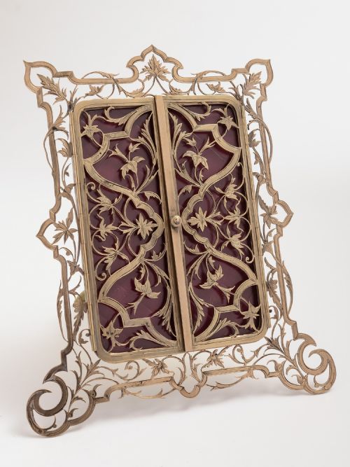 Victorian 2 door brass photo frame