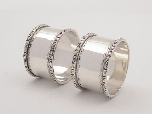 A pair of Edwardian silver napkin rings
