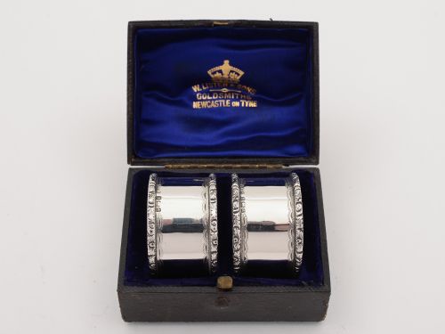 A pair of Edwardian silver napkin rings