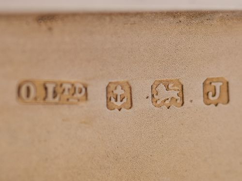 Silver Cigarette Case with Dog Engraved to Front Hallmarked 1933