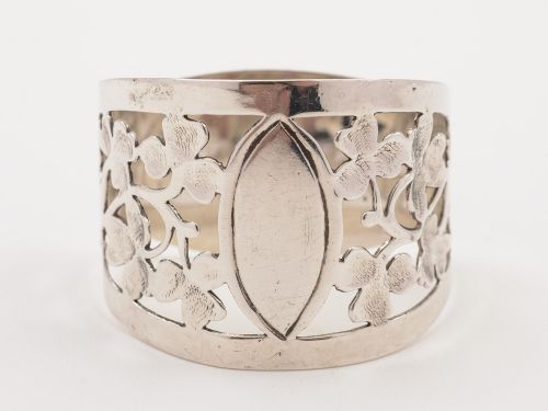 Shamrock Design cased Silver Napkin Ring Birmingham 1902