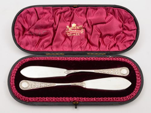 Cased Pair of Edwardian Silver Butter Knives Sheffield 1901