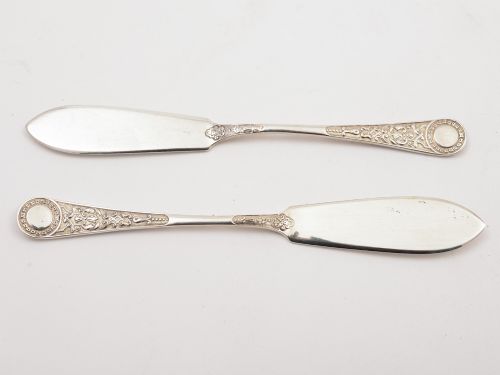 Cased Pair of Edwardian Silver Butter Knives Sheffield 1901