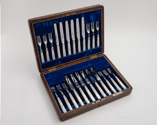 Boxed set of 12 x 12 Dessert knives & Forks 1930