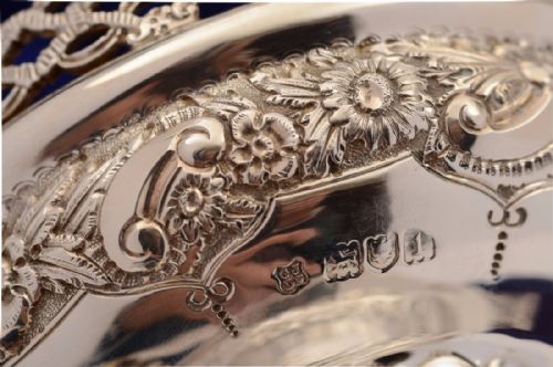 Edwardian Cased Sugar Bowl and Sifter Spoon 1906