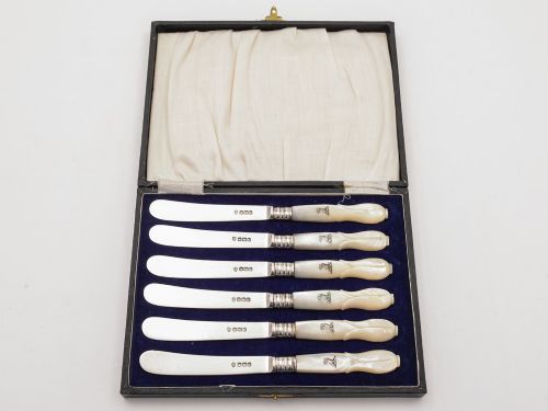 Set of 6 Cased Silver and Mother of Pearl Knives Sheffield 1919 