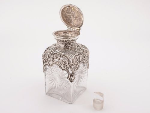 Early 20th Century Silver Topped Scent Bottle London 1901