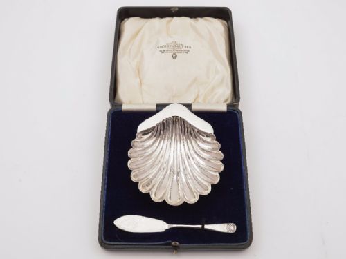 Cased Silver Butter Shell and Knife Birmingham 1920