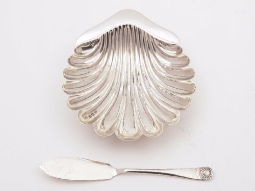 Cased Silver Butter Shell and Knife Birmingham 1920
