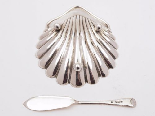 Cased Silver Butter Shell and Knife Birmingham 1920