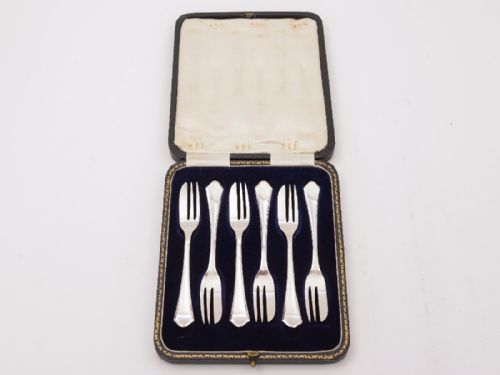 Art Deco Cased Silver Cake Forks Birmingham 1931