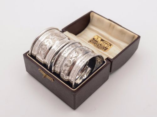 Cased Matched Pair of Silver Napkin Rings Chester 1910