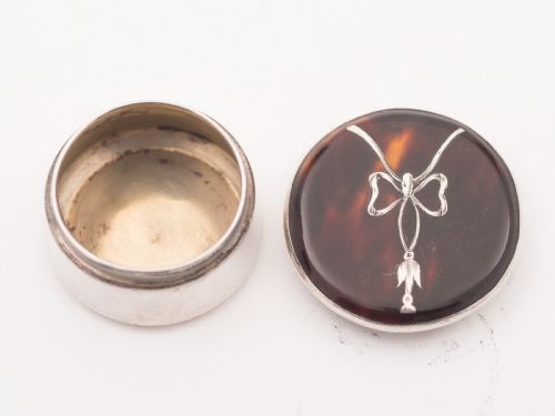 Silver and Tortoise Shell Pill Box Chester 1911