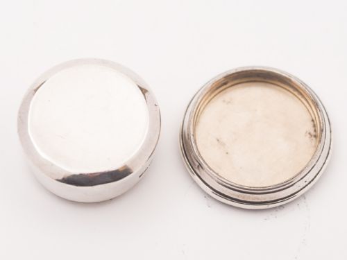 Silver and Tortoise Shell Pill Box Chester 1911