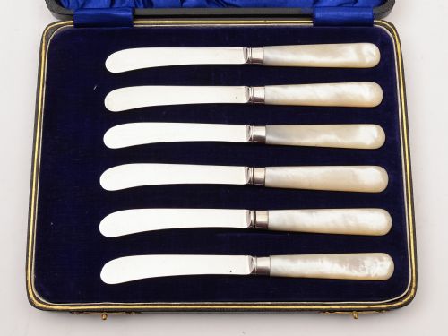 Edwardian Cased Silver and M.O.P Butter Knives Sheffield 1910