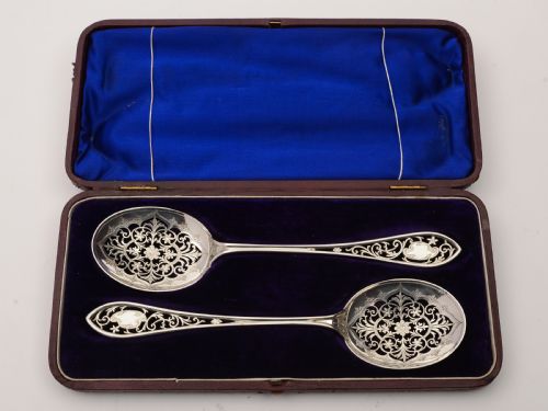Edwardian Cased Pair of Silver Serving Spoons Sheffield 1906