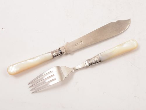 Wonderful Edwardian Cased Mother of Pearl Fish Set 1902