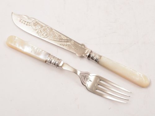Wonderful Edwardian Cased Mother of Pearl Fish Set 1902