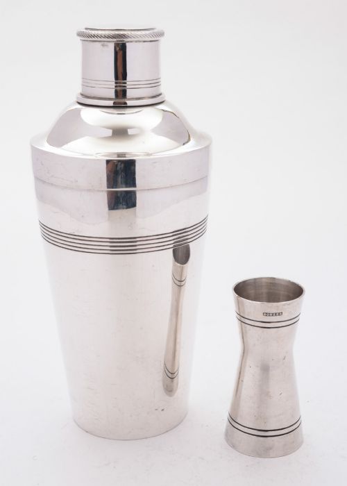 Superb Art Deco Silver Plated Cocktail Shaker Circa 1930
