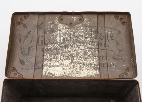Schöne, neuartige Süßigkeitendose aus Blech, um 1900