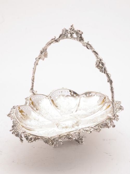 Pretty Victorian silver plated serving basket. circa 1860