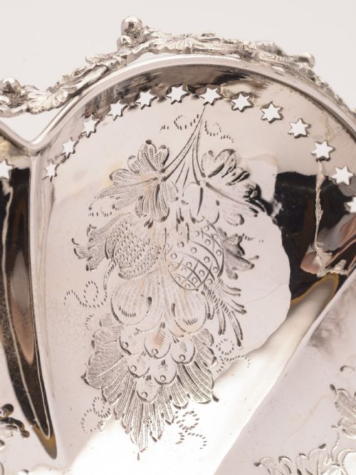 Pretty Victorian silver plated serving basket. circa 1860