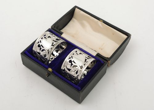 Gorgeous cased pair Victorian silver napkin rings. Birmingham 1899