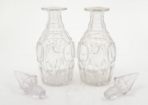 Fabelhaftes Paar Karaffen aus geschliffenem Glas mit Untersetzern - Englische Antiquität - um 1900