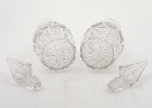 Fabelhaftes Paar Karaffen aus geschliffenem Glas mit Untersetzern - Englische Antiquität - um 1900