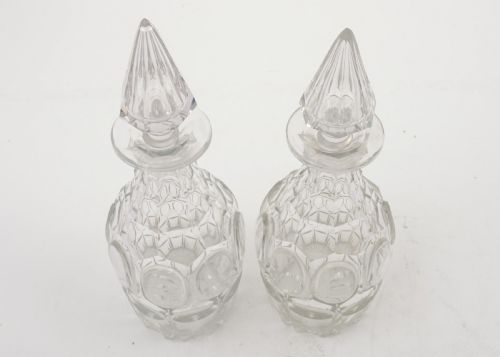 Fabelhaftes Paar Karaffen aus geschliffenem Glas mit Untersetzern - Englische Antiquität - um 1900