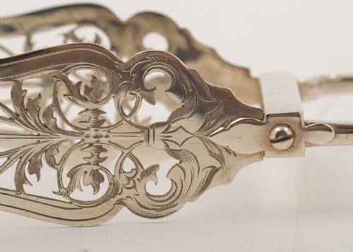 Attractive pair of Victorian Silver Plated Serving Tongs - circa 1890