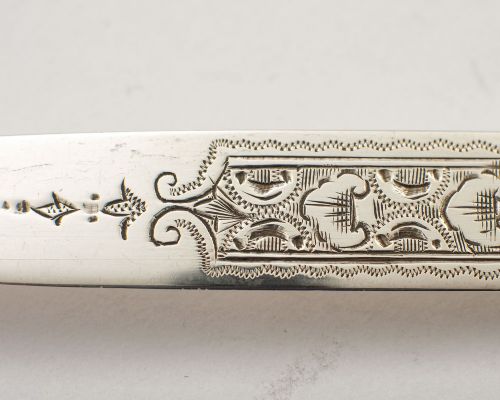Beautiful Silver & Mother of Pearl Dessert Knives - Sheffield 1902