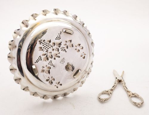 Stunning Victorian Silver plated grape dish - circa 1890