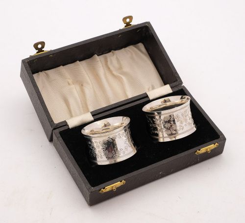 Lovely Cased Pair of Edwardian Silver Napkin Rings Sheffield 1907