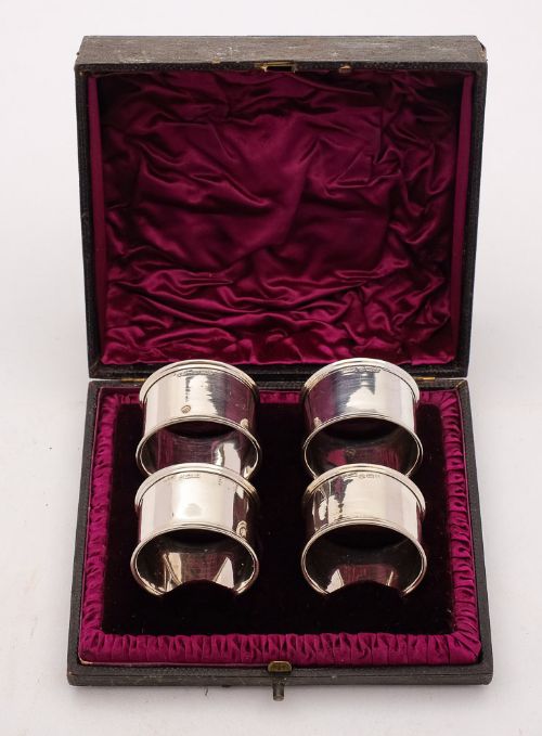 Lovely Set of 4 Silver Cased Napkin Rings Birmingham 1945