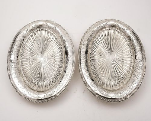 一对可爱的维多利亚式大餐盘 - 约 1880 年