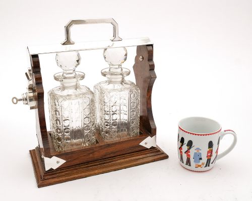 Lovely Victorian oak 2 bottle tantalus - circa 1890