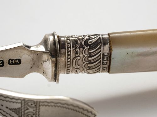 Beautiful antique Victorian solid silver and mother of pearl serving tongs - 1892