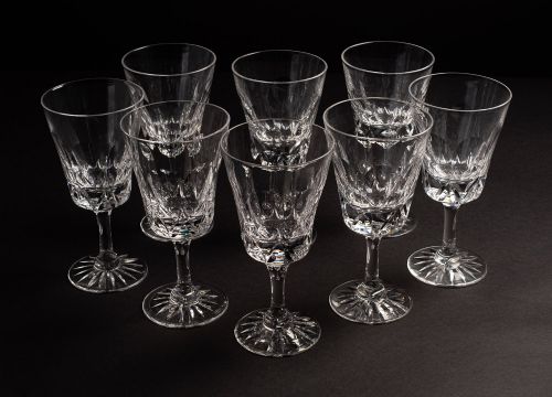 精美 8 件套雕花玻璃酒杯 - 约 1920 年
