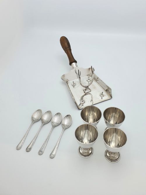Seltene, versilberte Eiermenage im viktorianischen Stil – um 1890