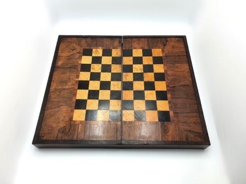 维多利亚时代的国际象棋和西洋双陆棋游戏盒 - 约 1850 年